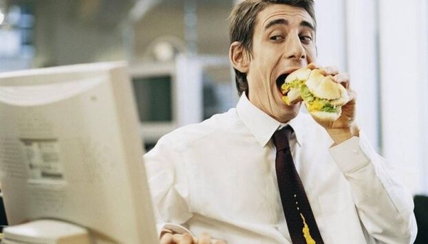 La malbouffe comme cause de prostatite chronique.